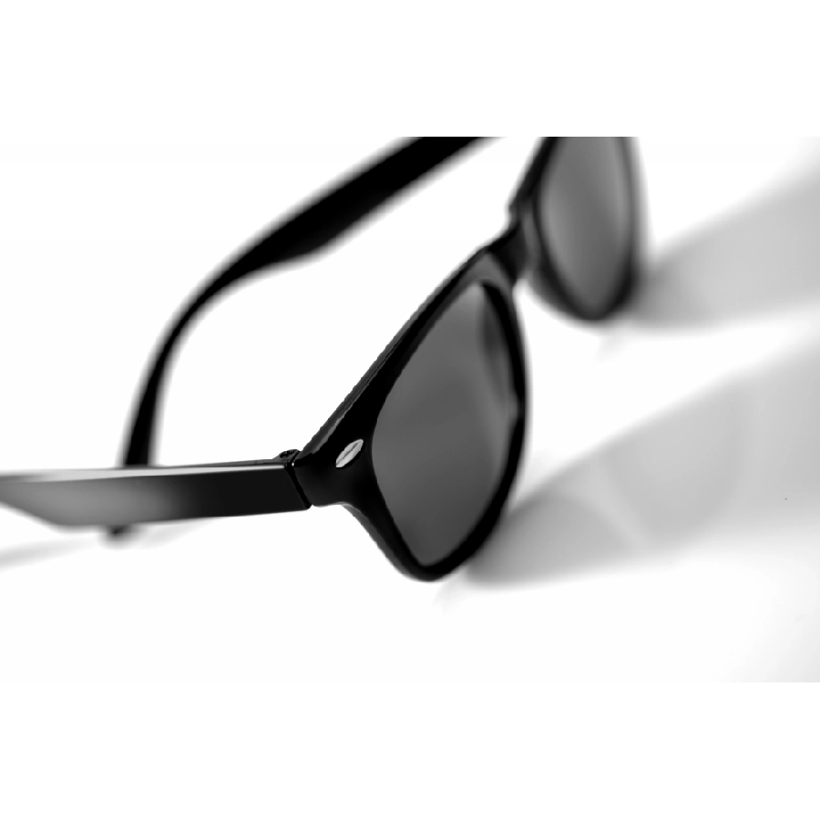 Okulary przeciwsłoneczne V6488-03 czarny